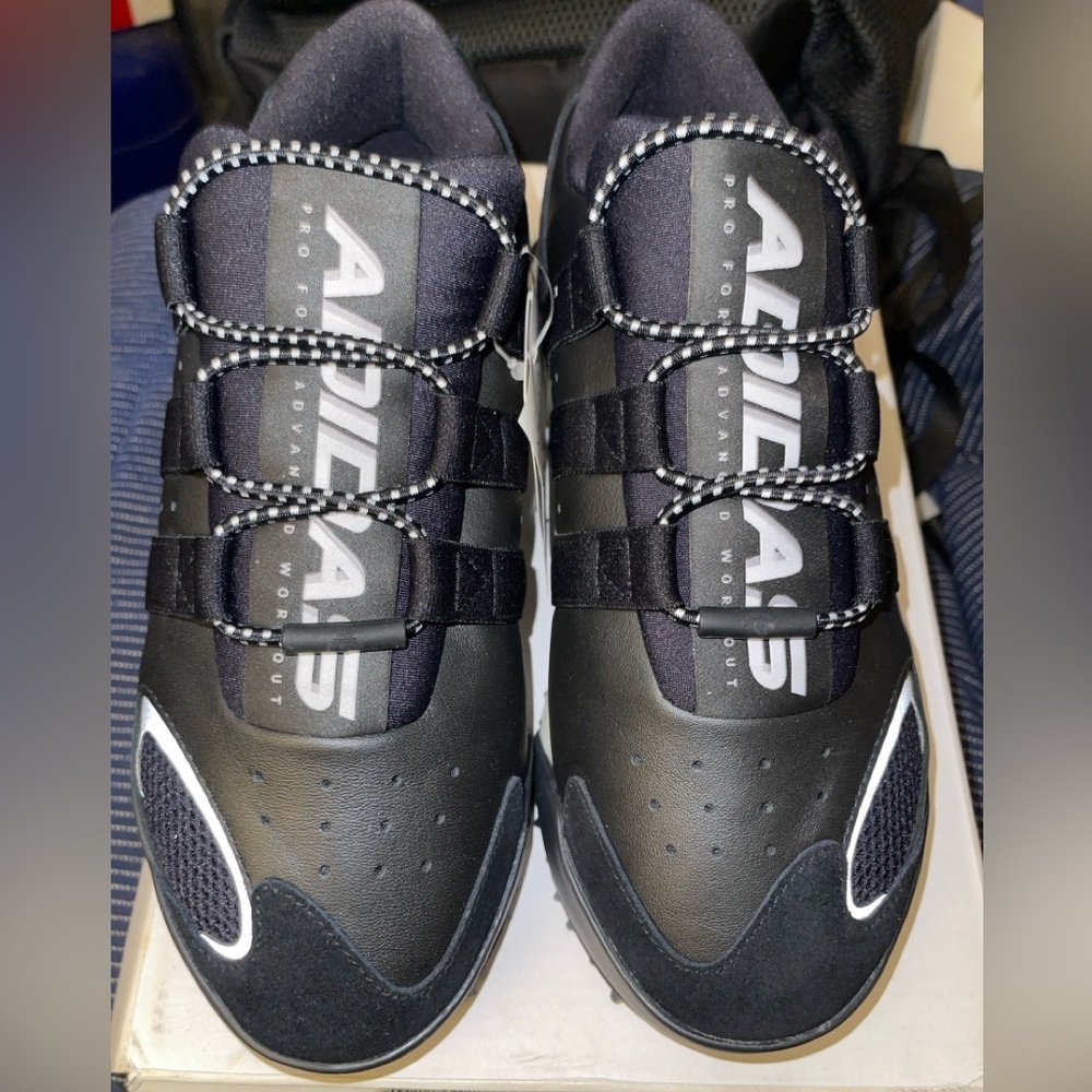 Adidas AW Wang body Run Black & White Men's Sneakers Size 7 NWT